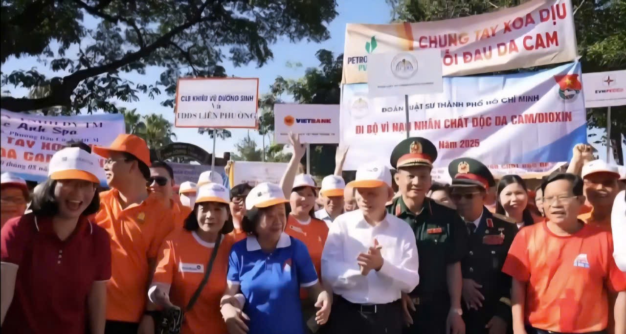 Gần 6.000 người tham gia đi bộ vì nạn nhân chất độc da cam tại TP HCM